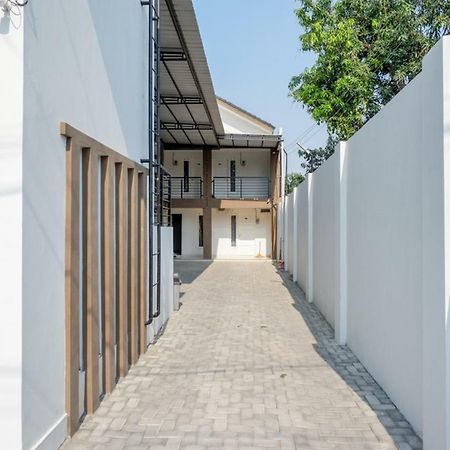 Reddoorz Plus Syariah Near Stasiun Tegal 2 Buitenkant foto