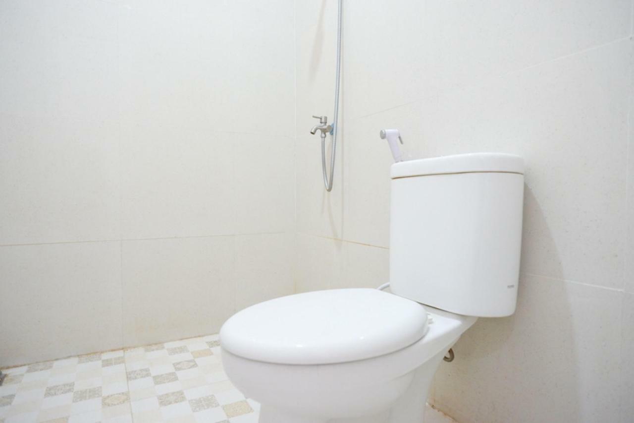 Reddoorz Plus Syariah Near Stasiun Tegal 2 Buitenkant foto